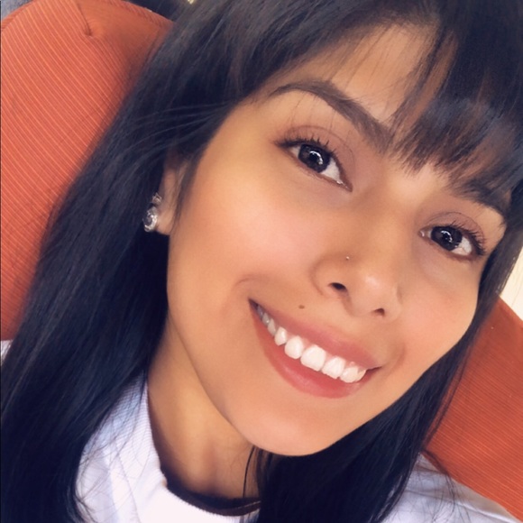 Meet your Posher, Gabriela - Picture 1 of 1